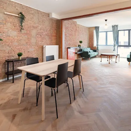 Charming And Spacious In The Heart Of Apartment