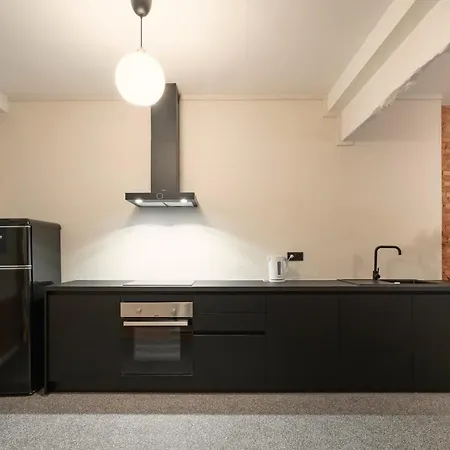 Charming And Spacious In The Heart Of Apartment *
