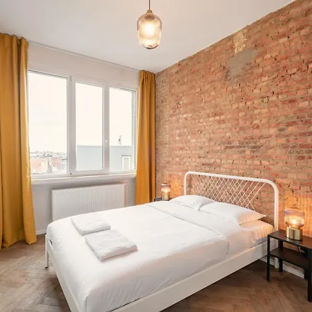 Apartment Charming And Spacious In The Heart Of
