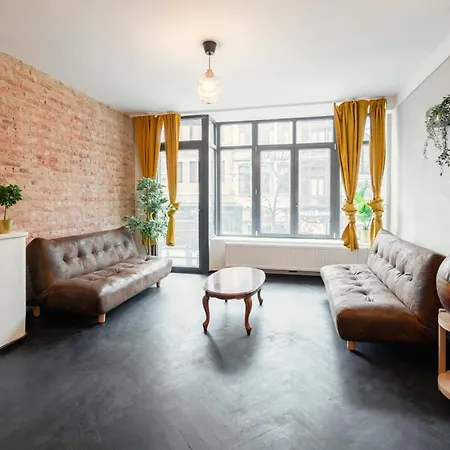 Charming And Spacious In The Heart Of Apartment *