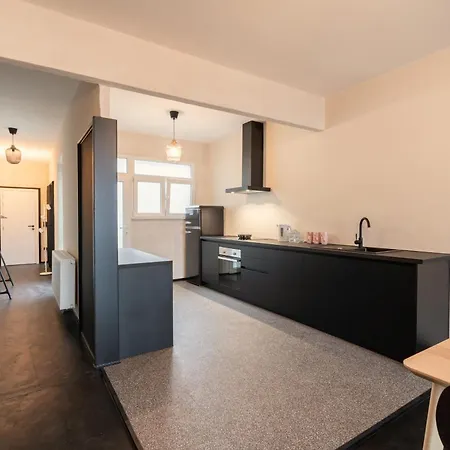 Charming And Spacious In The Heart Of Apartment *